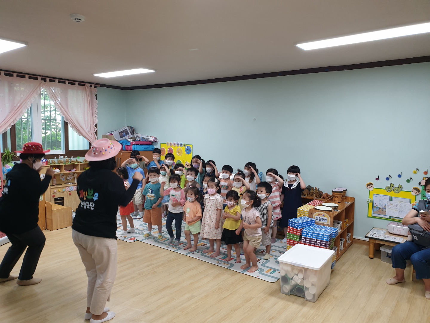 레인보우 인형극단 '요술항아리'공연