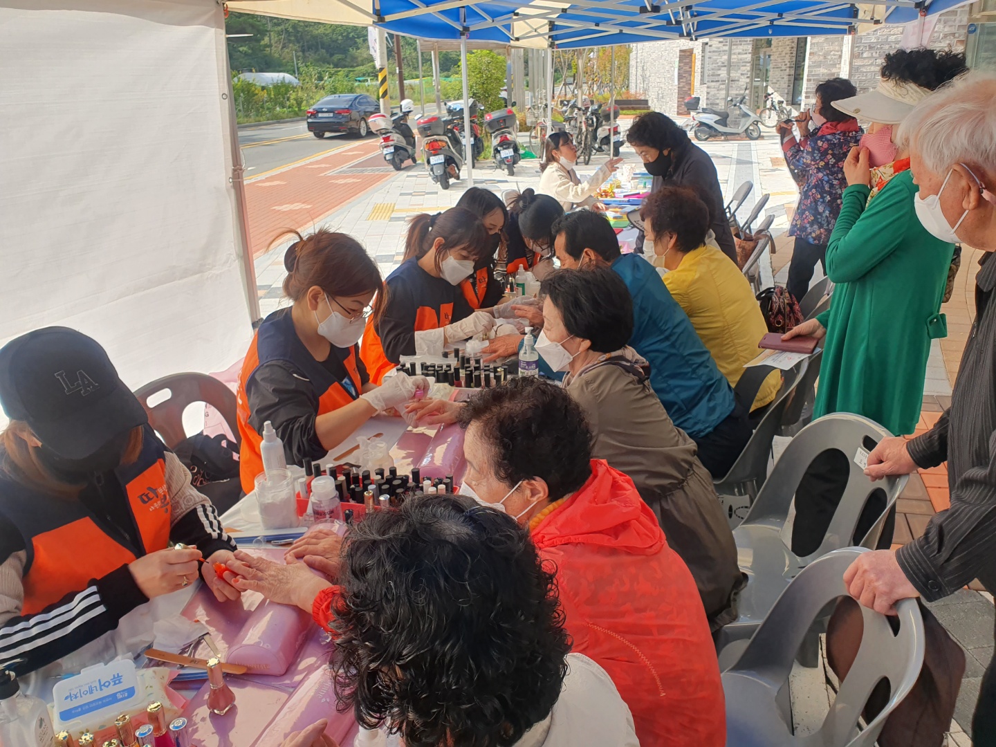 따뜻한 마음 봉사단 10월 네일아트 봉사활동 