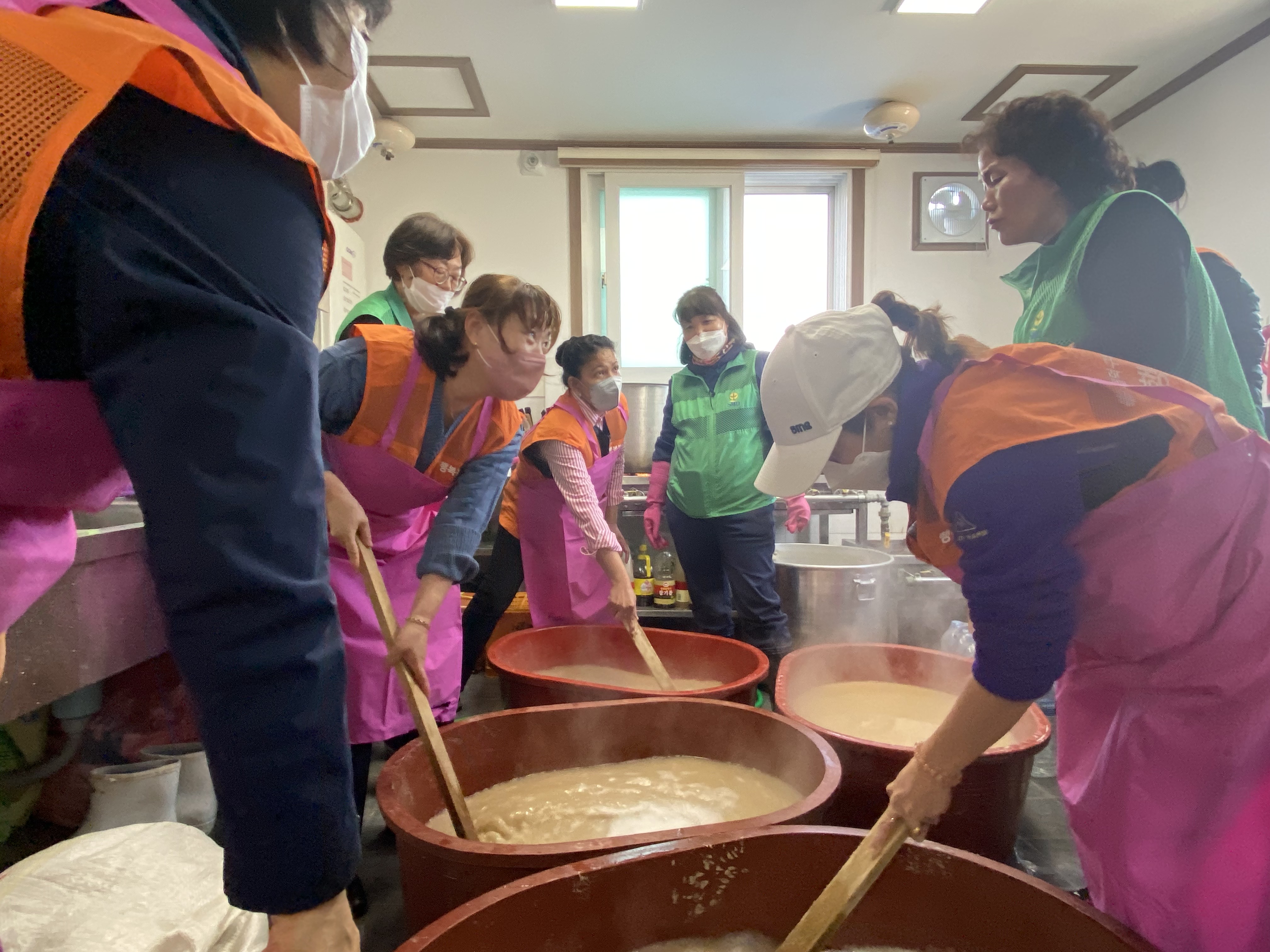 11월 행복봉사단 봉사활동(고추장 담그기)