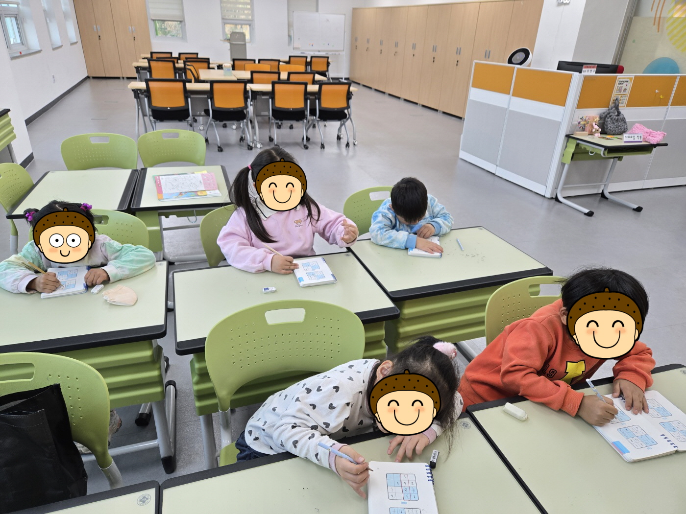 해당 이미지 내용은 아래 텍스트를 참고바랍니다.
