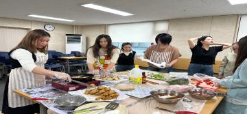 '마음을 연결하는 음식' 동아리 6회기(베트남 오징어 찹쌀밥 만들기) 활동 진행